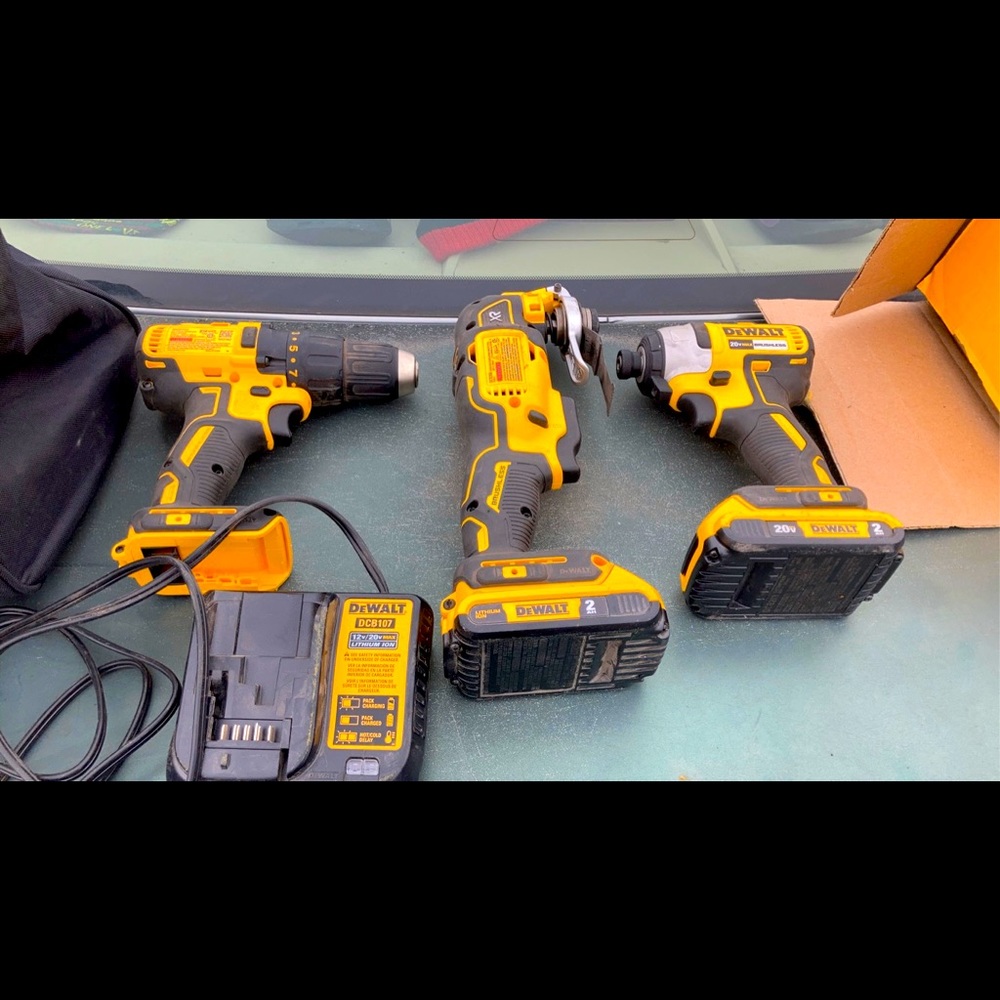 De-Walt 3 pc combo - Picture 1 of 3